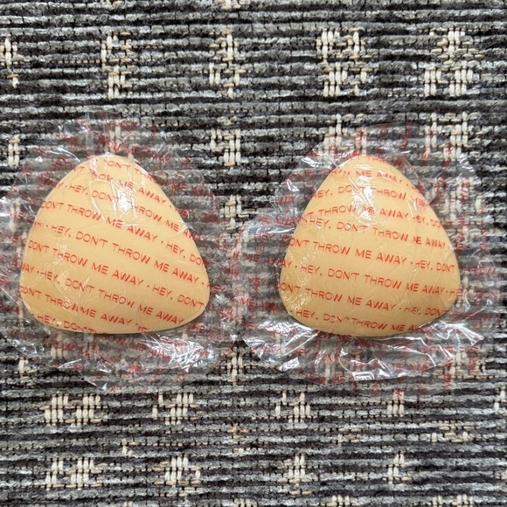 Adhesive bra